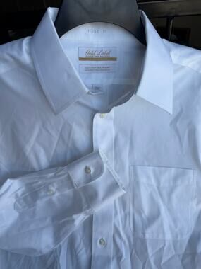 Gold Label Roundtree & Yorke Men’s Dress Shirt Medium White Non-Iron 100% Cotton